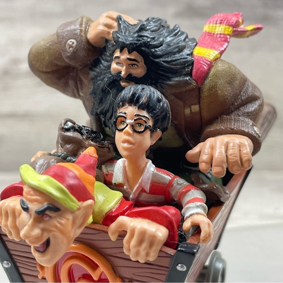 Harry Potter Gringotts Vault Cart Hagrid Goblin Die-Cast 2000 Mattel + Broom - Picture 8 of 14